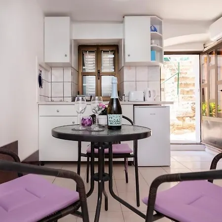 Central Rose In Hearth Of Appartement