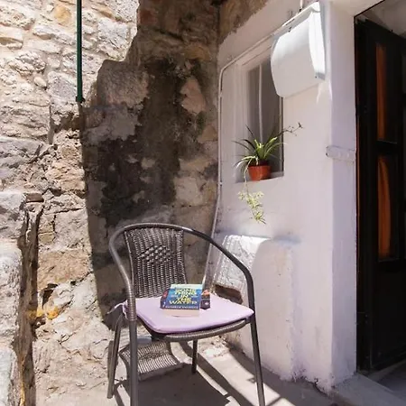 Central Rose In Hearth Of *